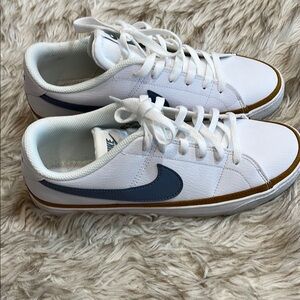 Nike Court Legacy Women Shoes
